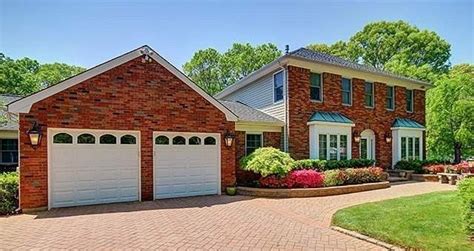 Luxuriate in the Serenity of 1 Springmeadow Drive, Kings Park - An Exquisite Oasis!