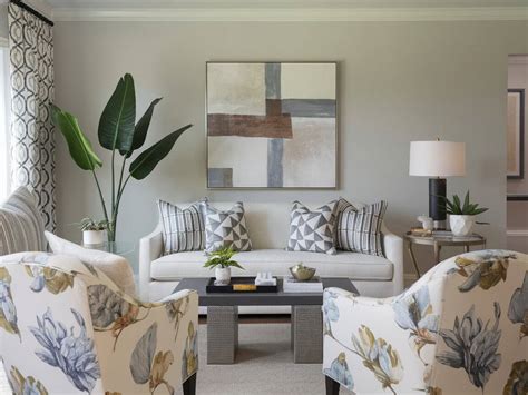 1. Mix color with multiple patterns