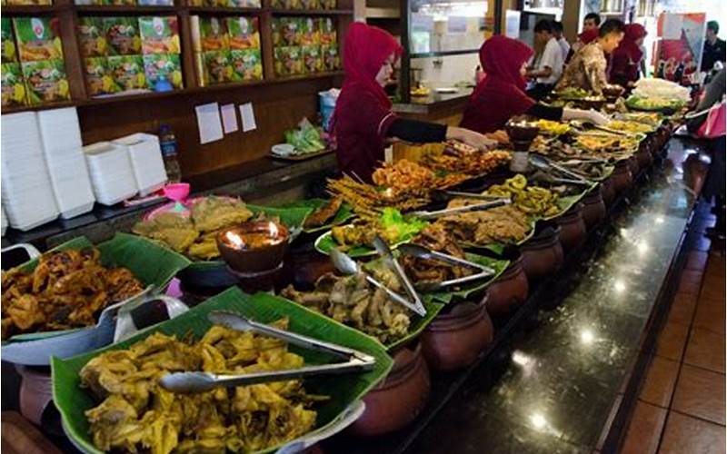 10 Tempat Kuliner Terkenal Di Bandung