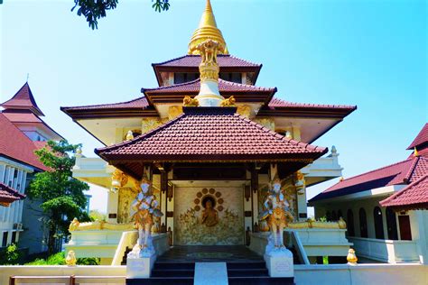 10 Tempat Ibadah Budha Terindah di Indonesia