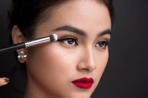 10 Urutan Makeup Yang Benar Agar Terlihat Flawless Dan Tidak Mudah Luntur