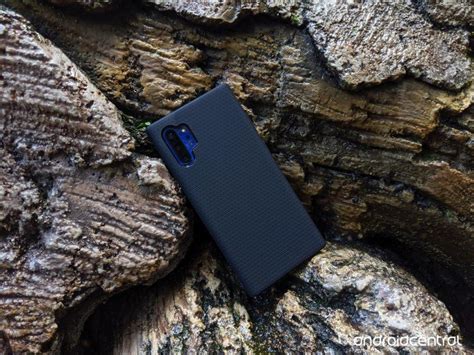 10. Spigen Slim Case