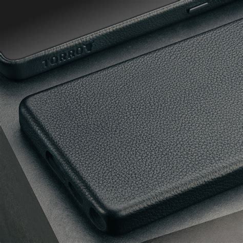 10. TORRO leather bumper case