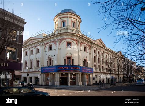 +25 103 Notting Hill Gate Viral