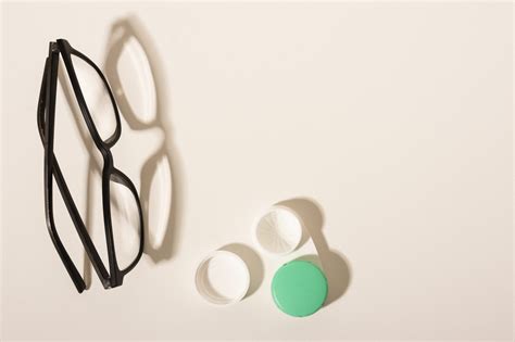 11 Key Differences Between Glasses and Contact Lenses Explained