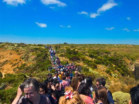 12 Apostles crowds