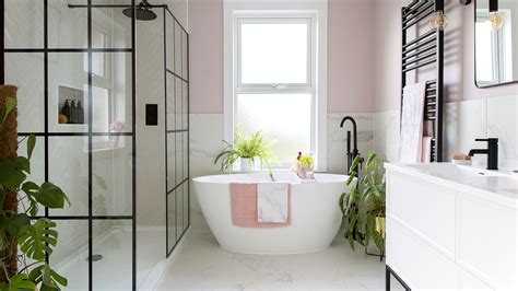 12. Make a statement with a well-chosen bath