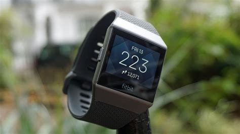 14: Fitbit Iconic 2