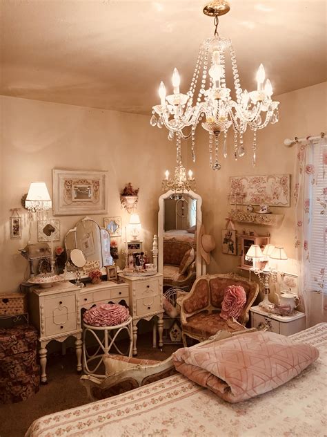 Adorable 60 Romantic Shabby Chic Bedroom Decorating Ideas https