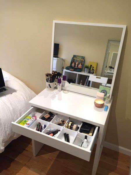 15 Super Cool Vanity Ideas For Small Bedrooms Idee arredamento camera