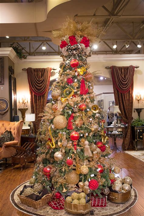 15. Make a statement with a fully decorated Christmas tree