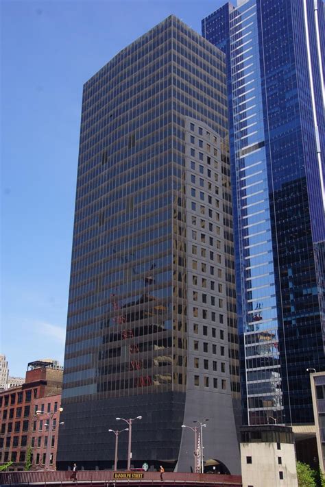 Secure and Convenient Parking at 150 N Wacker - Book Now!