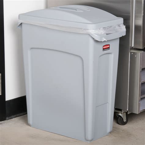 16 gallon trash can with lid