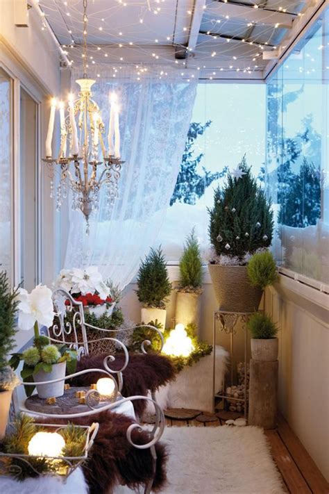 17 cool christmas balcony décor ideas digsdigs