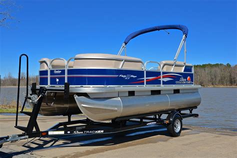 Research 2015 Sun Tracker Party Barge 18 DLX on