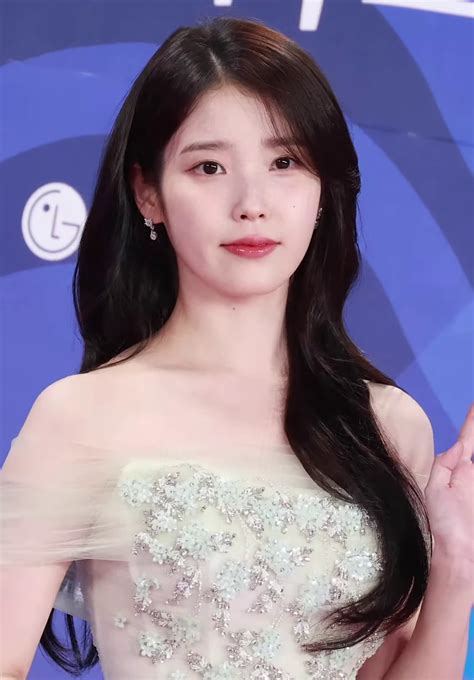 18. IU