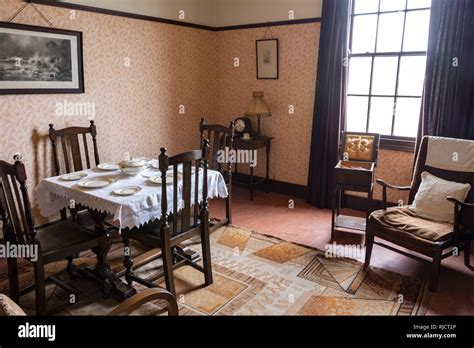 1930s dining room