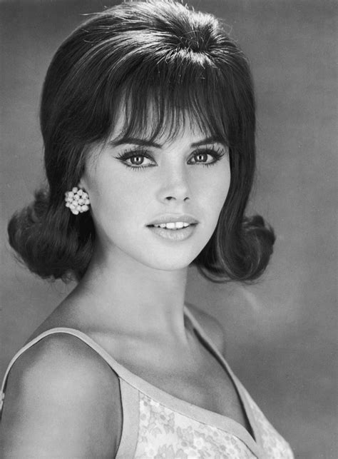 1960s Hairstyles Six Popular Coiffures in 1962 Glamourdaze