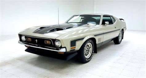 Close-up of a powerful V8 engine found in the 1971 Ford Mustang Mach 1