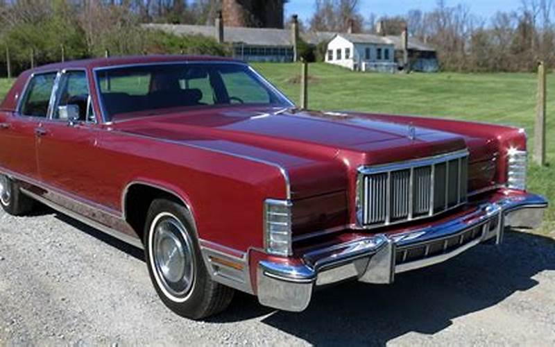 1976 Lincoln Town Car: A Classic American Luxury Car