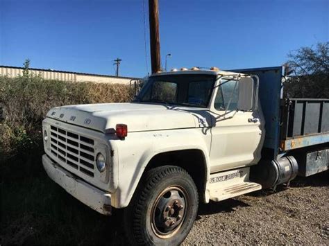 1979 Ford F600 dump truck in Paola, KS Item A2285 sold Purple Wave