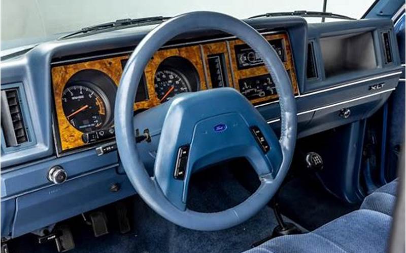 1987 Ford Bronco 2 Interior