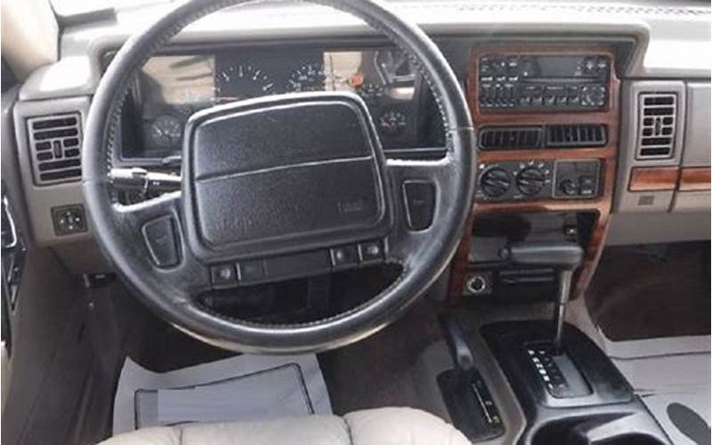 1993 Jeep Cherokee Interior