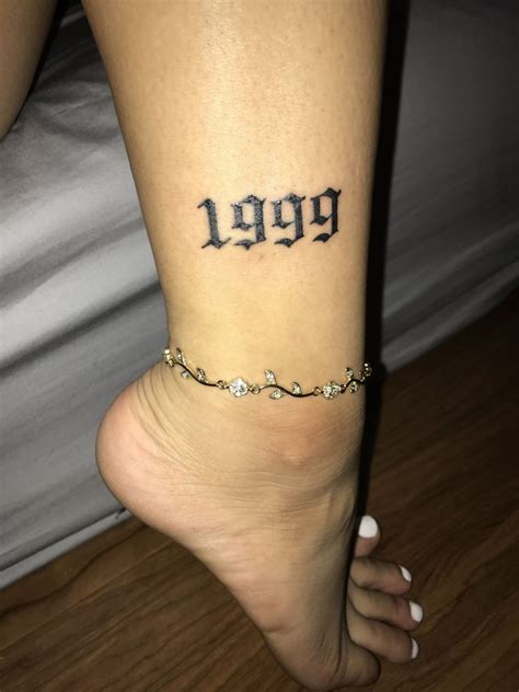 1999 date tattoo attractiontosomeone Tatuagem masculina