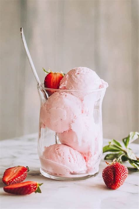 NoChurn 2Ingredient Strawberry Ice Cream