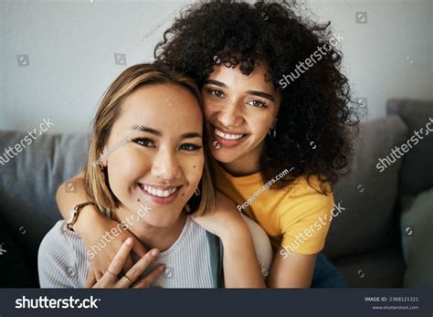 2 lounge lesbian