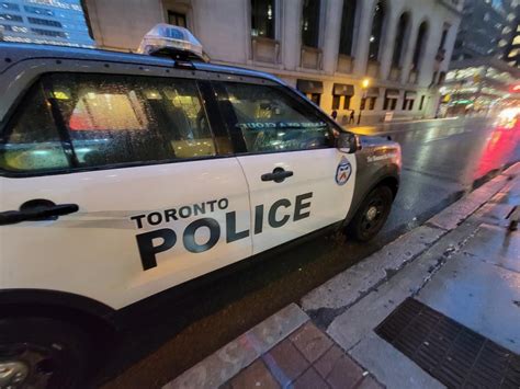 2 toronto police officers charged