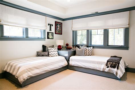 room arrangement ideas for small bedrooms with two beds 