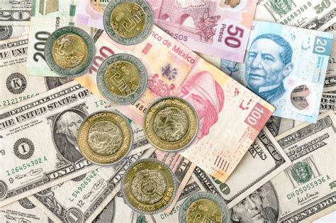 Precio del dólar en pesos mexicanos se agrava por rebrote de COVID