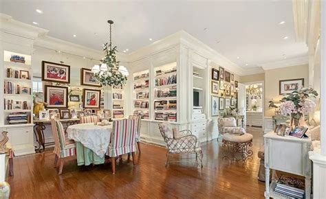 Luxurious Living at its Finest: Discover the Opulence of 20 Beverly Park Terrace