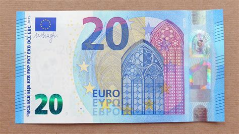 20 euros to dollars in 2015