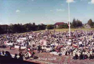 20 Mei 1998: Dari Kecaman Menuju Kearifan Lokal dan Bela Rasa Nasionalis