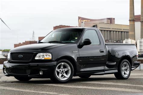 Engine of the 2000 Ford F-150 Lightning
