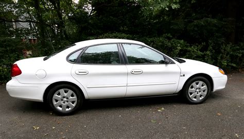 A striking image of a 2000 Ford Taurus, showcasing its distinctive aerodynamic design.