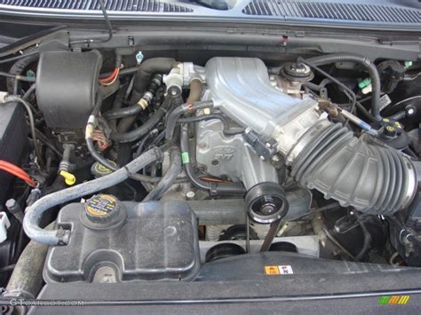 Engine of the 2003 Ford F-150 Lightning