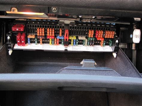 BMW E46 2004 330CI FRONT GLOVE BOX POWER ELECTRICAL FUSE BOX CONTROL
