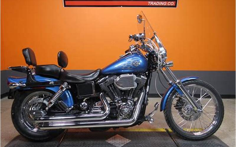2005 Dyna Wide Glide: The Perfect Cruiser Bike for a Smooth Ride