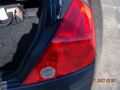 2006 nissan altima tail light cover replacement