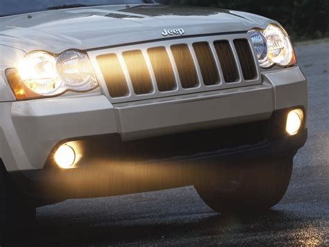 2007 jeep grand cherokee fog light removal