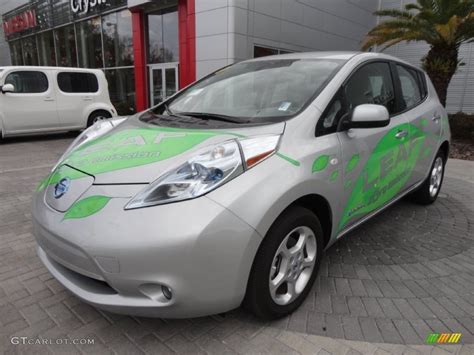 2011 nissan leaf sv review