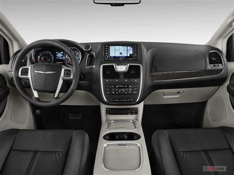 2012 chrysler town and country interior