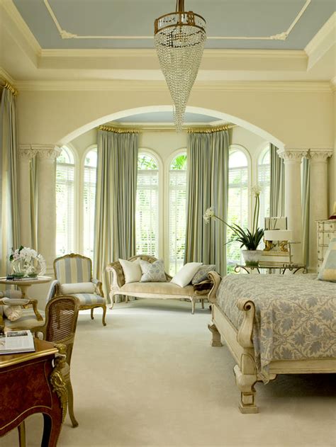 Modern Furniture Comfortable Bedroom Decorating 2013