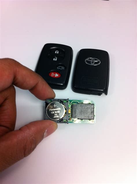 2013 toyota camry key battery replacement