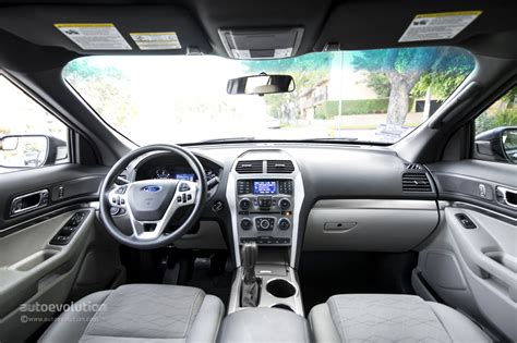 Inside a 2014 Ford Explorer for sale: Comfort and Tech