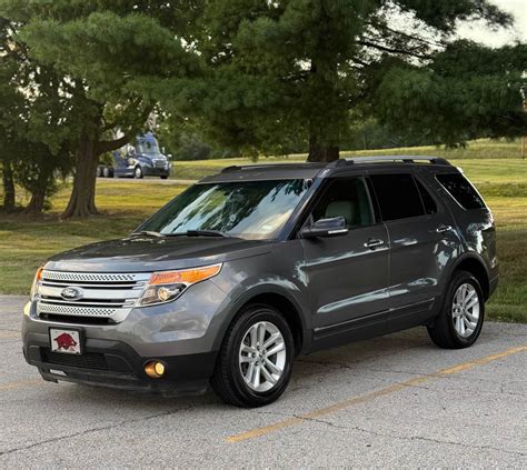 Diagram or image illustrating the engine options for the 2014 Ford Explorer XLT