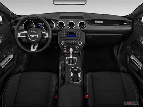 2016 Ford Mustang interior dashboard